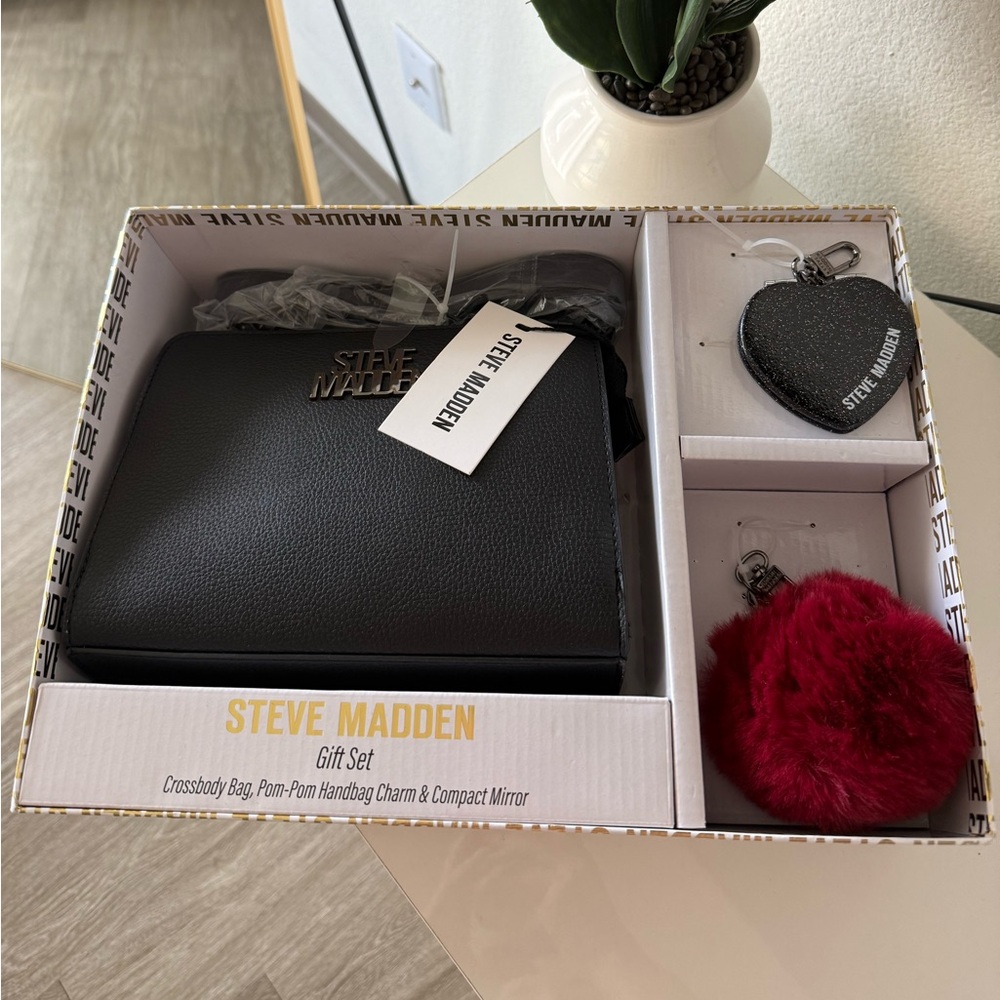 Steve Madden Black and Red Crossbody Bag Set